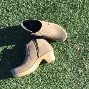 Dansko booties size 40 new condition